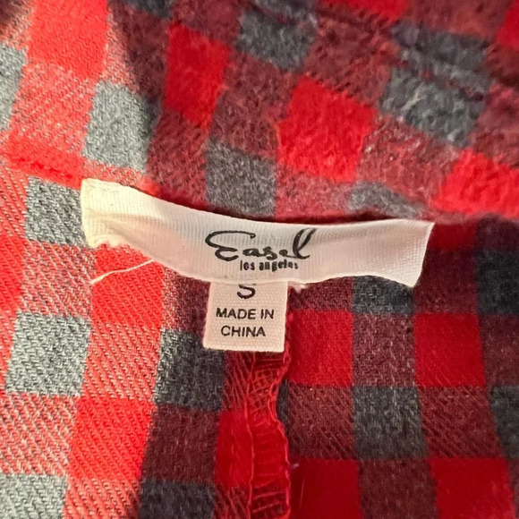 Easel of Los Angeles, S, oversized red and gray check roll tab, 3/4 sleeve - Picture 5 of 8